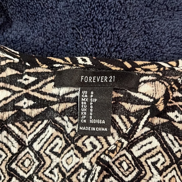 Forever 21 open back patterned romper with pockets - Picture 4 of 4